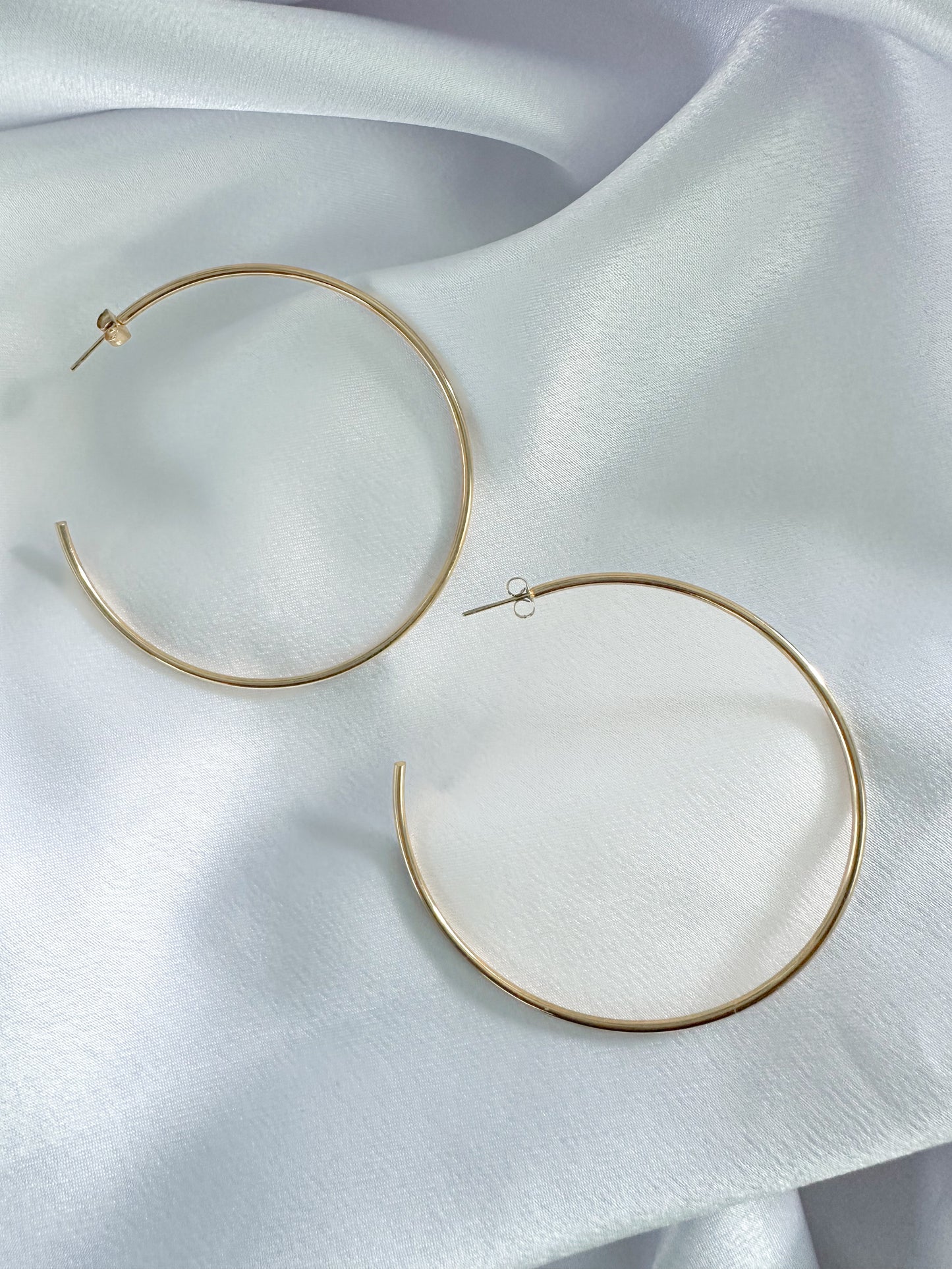 Gold 90’s Girl Hoop Earrings