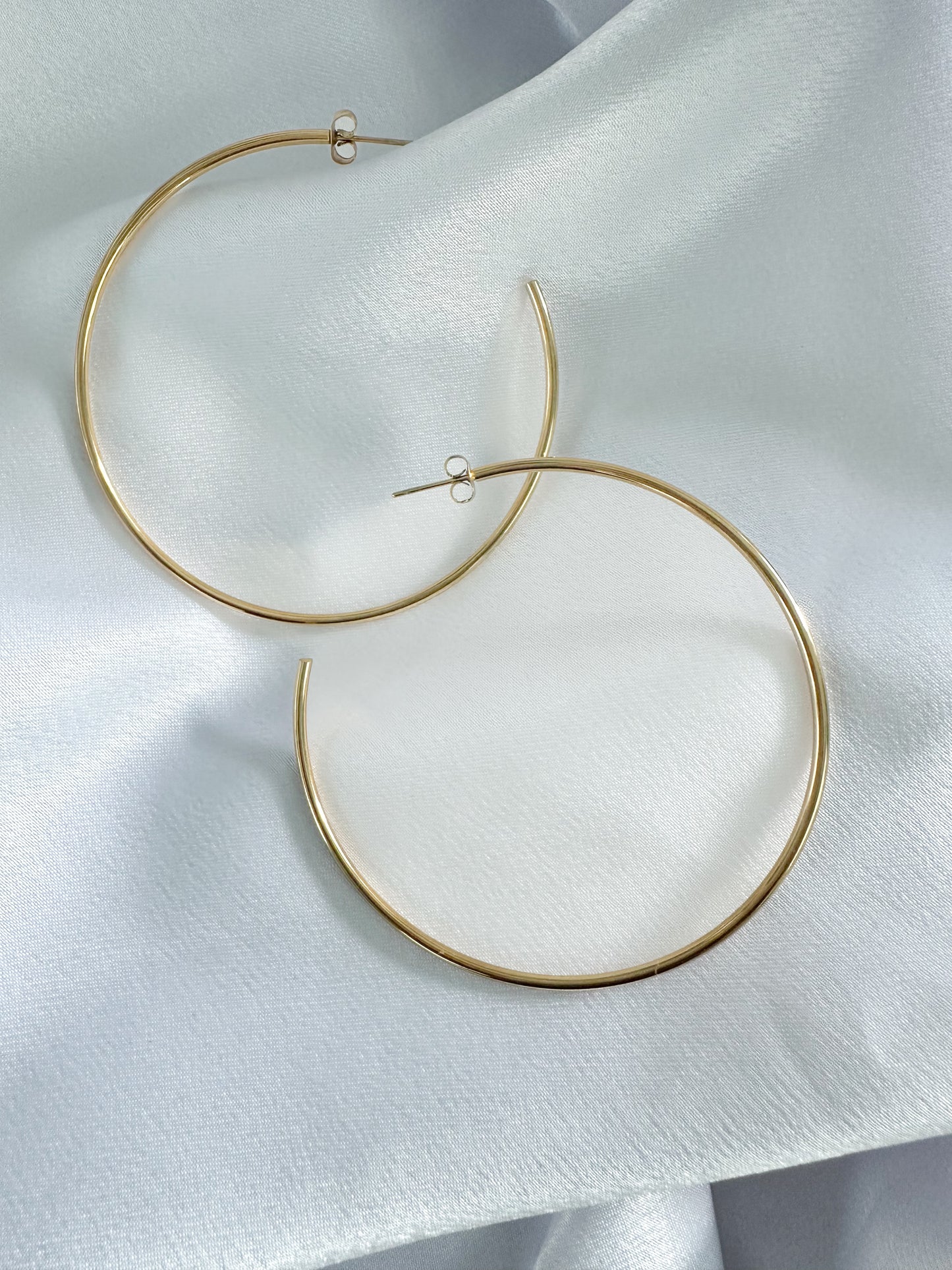 Gold 90’s Girl Hoop Earrings