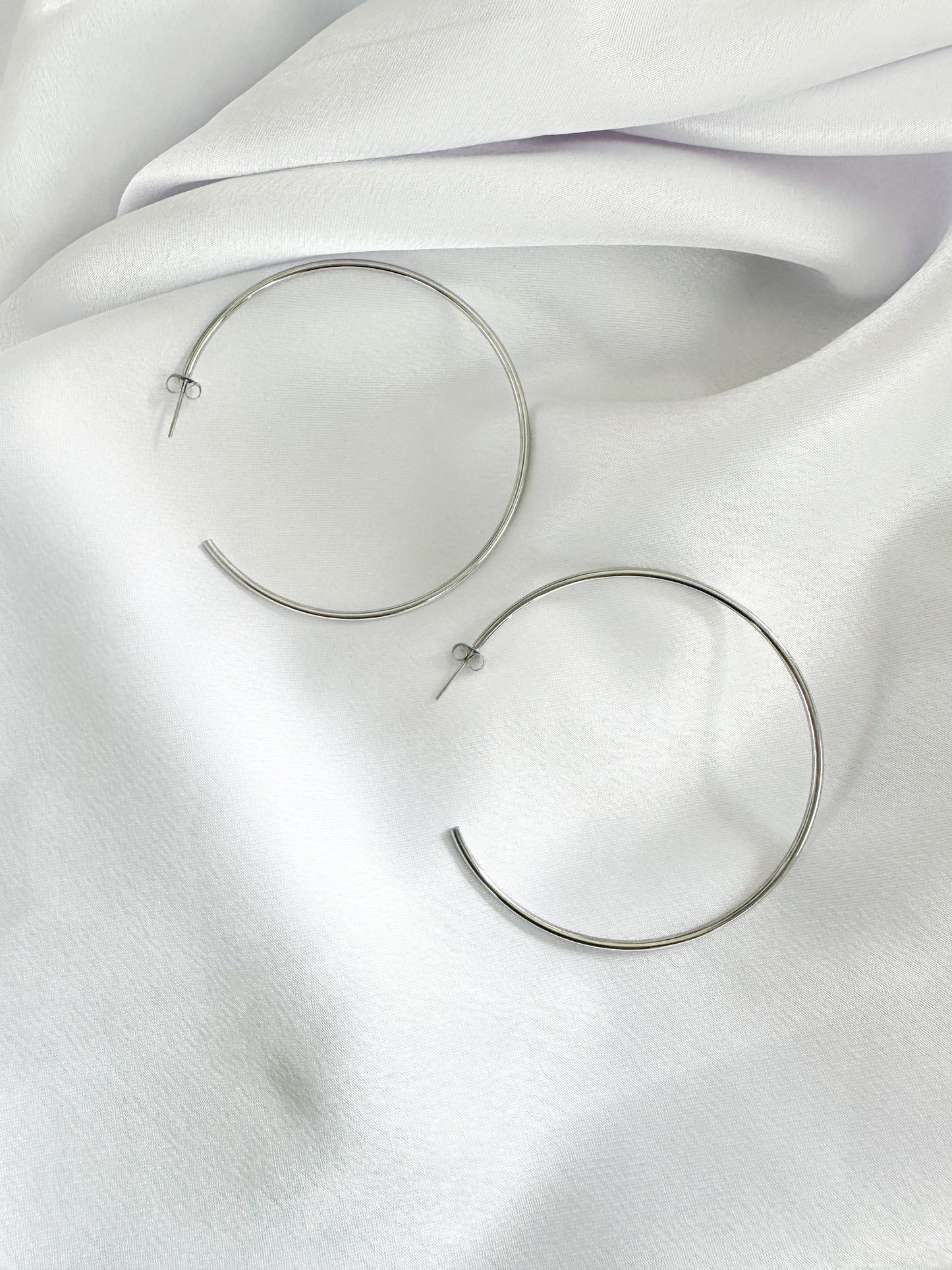 Silver 90’s Girl Hoop Earrings