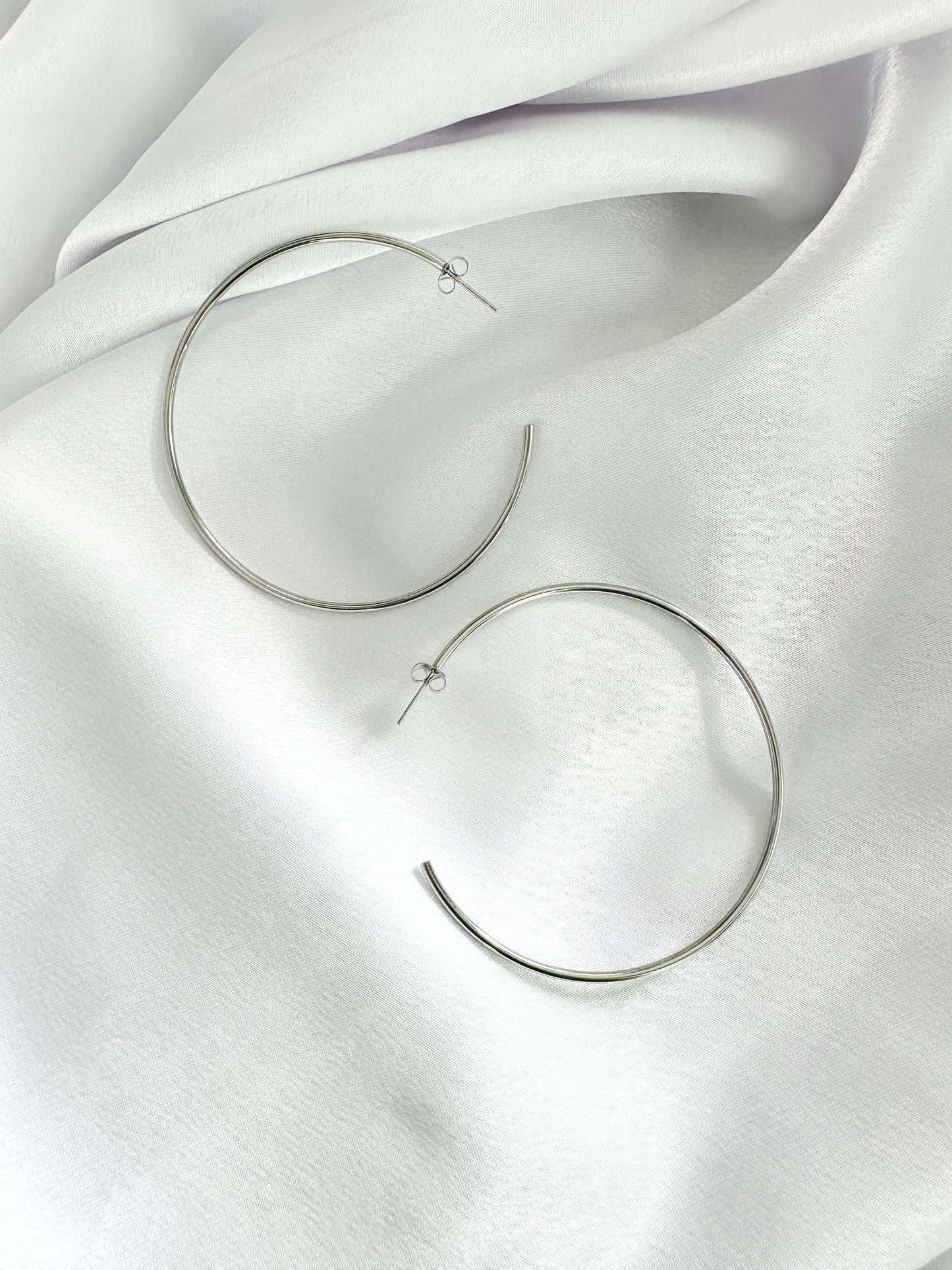 Silver 90’s Girl Hoop Earrings