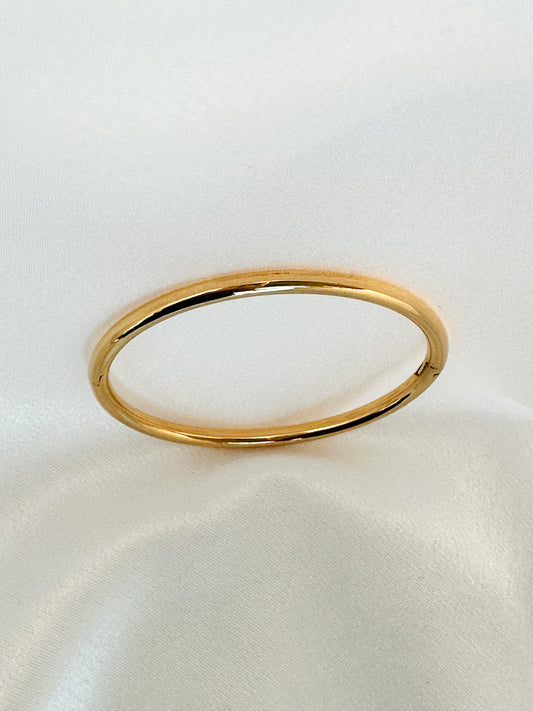 Effortless Chic Gold Bangle Bracelet